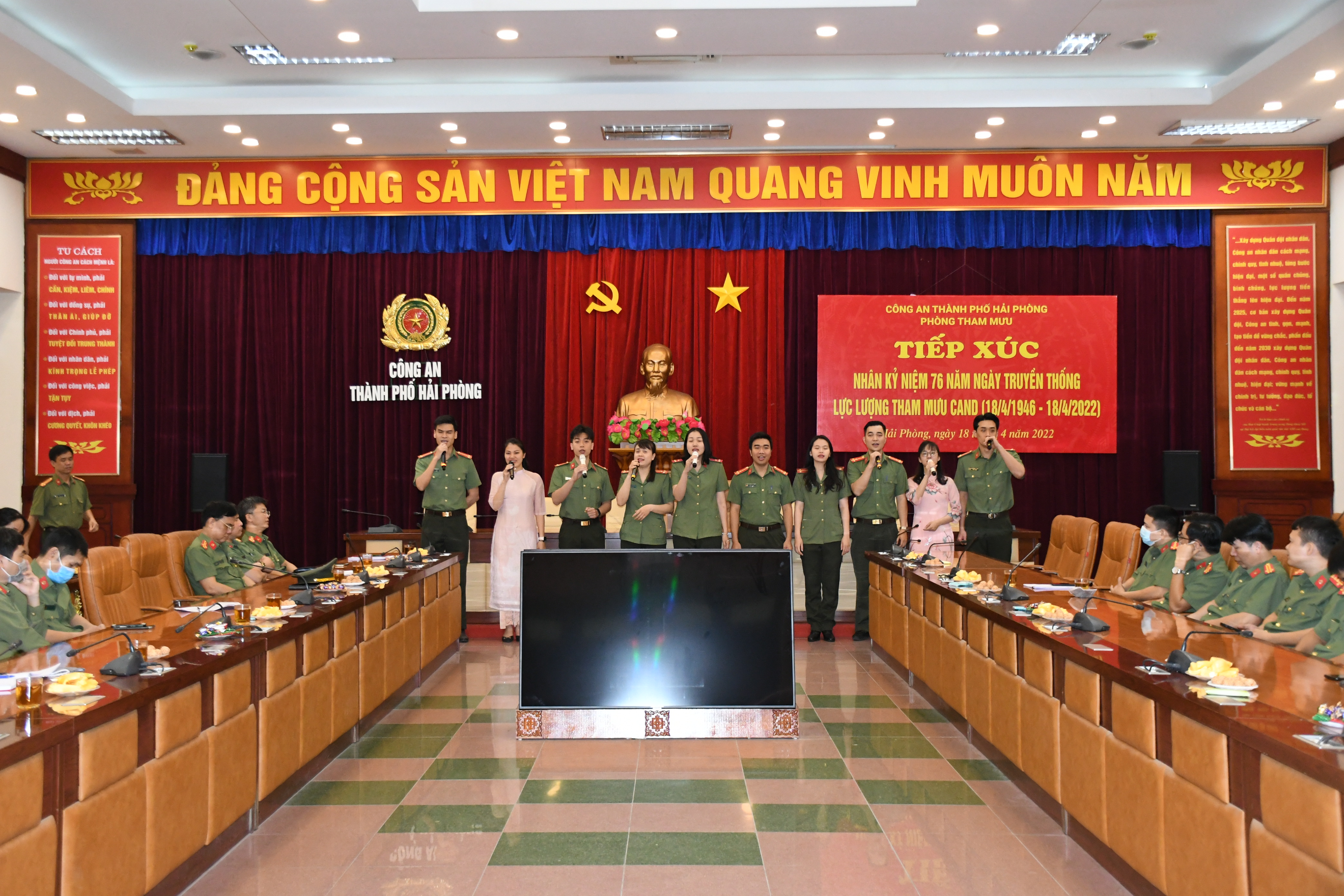 Phòng Tham mưu – CATP:  Tiếp xúc kỷ niệm 76 năm Ngày truyền thống lực lượng  Tham mưu CAND